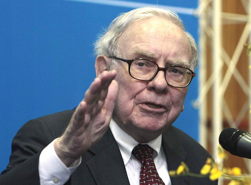 Warren Buffet aseguró que Berkshire Hathaway tuvo una ganancia de 65,000 millones de dólares en 2017. (Bloomberg)
