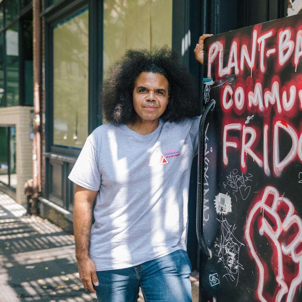Visita al centro cuminitario y gimnacio de Power Malu, el activista afroboricua que ayuda a los inmigrantes que piden asilo en Nueva York
Su historia y su amor por la cultura y el deporte explican parte de su vocación por los demás