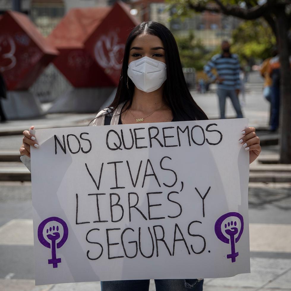 Grupos de mujeres participan en una manifestación contra la violencia machista en Caracas (Venezuela), en una fotografía de archivo. EFE/Rayner Peña R.
