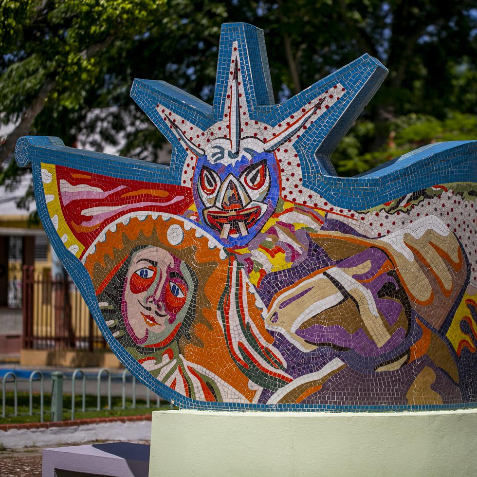 Mosaico de Daniel Lind, en la plaza Pública de Loíza.