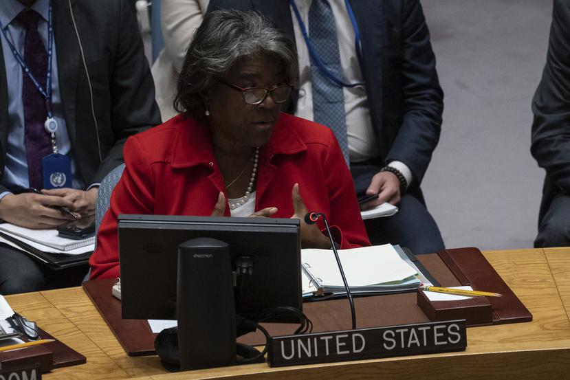 La embajadora estadounidense ante las Naciones Unidas, Linda Thomas-Greenfield, habla durante una reunión del Consejo de Seguridad de la ONU.