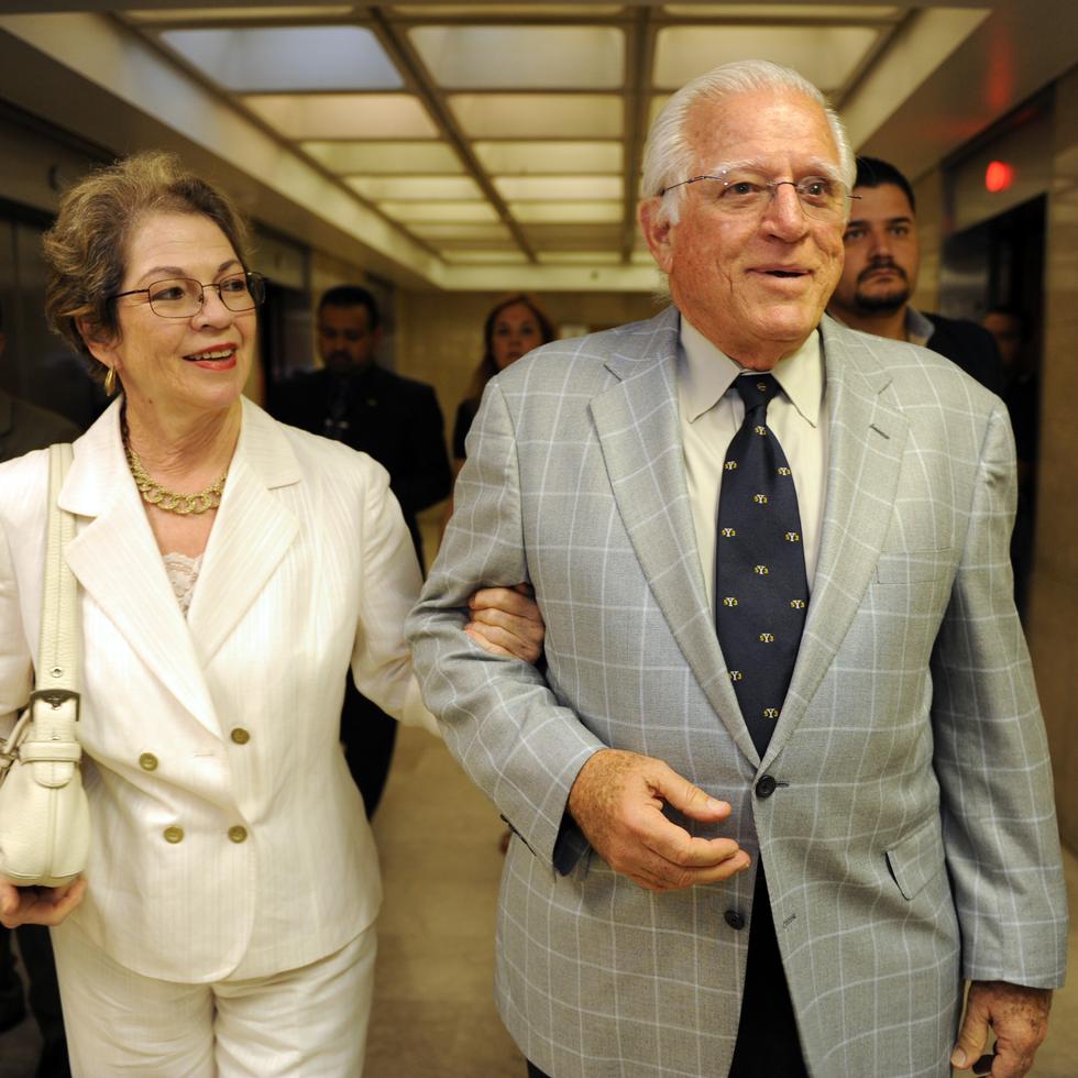 Imagen de archivo de El Nuevo Día de Kate Donnelly junto a su esposo, el exgobernador Carlos Romero Barceló.