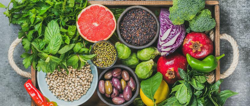 Existen muchos tipos de antioxidantes y cada uno actúa de forma diferente por lo que se requiere proveer al cuerpo de una alimentación balanceada que incluya cereales, proteínas, lácteos, frutas y vegetales. (Shutterstock)