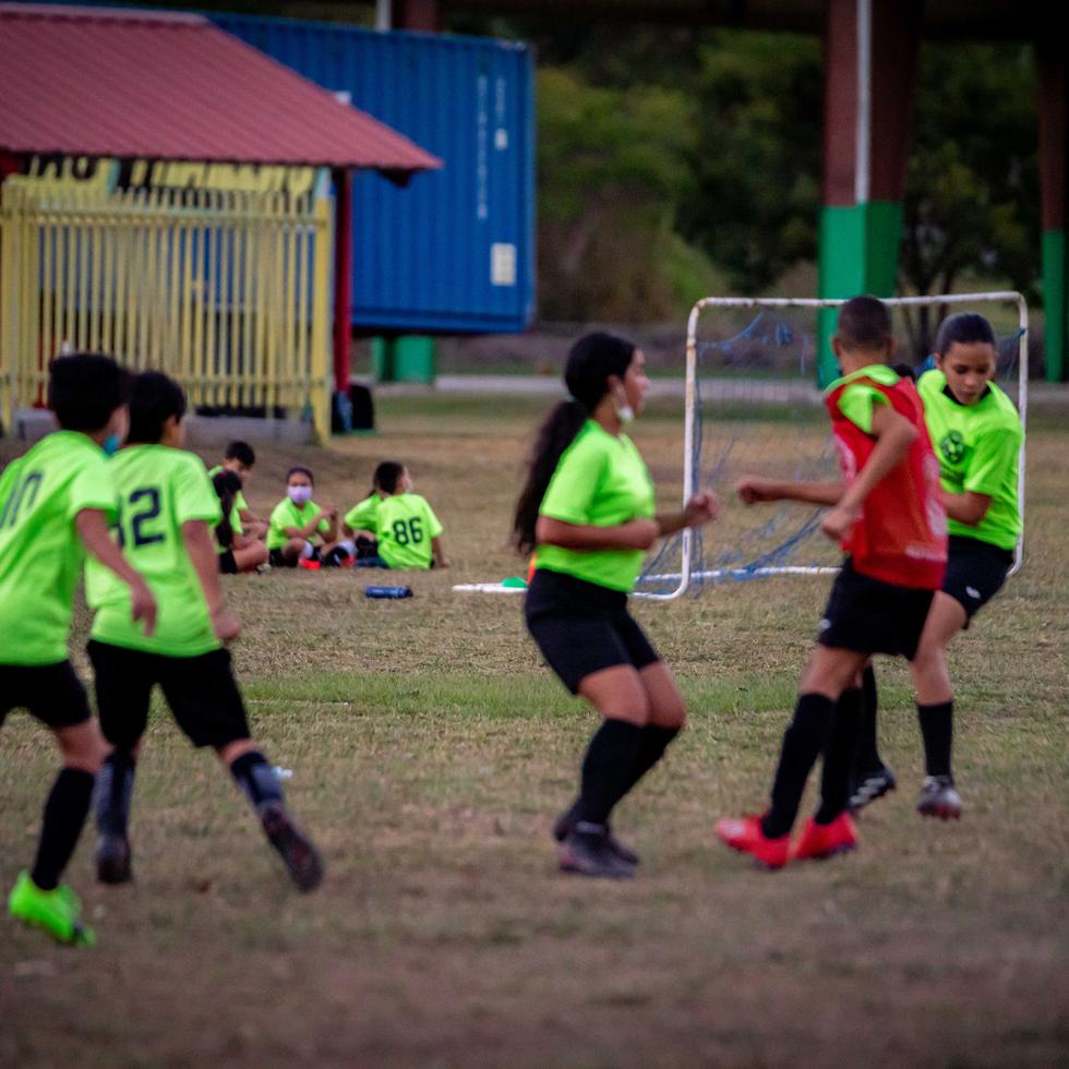 El fútbol se hace espacio entre los jóvenes de Villalba 