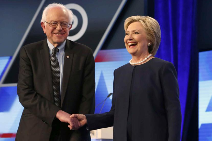 Tanto Bernie Sanders como Hillary Clinton reclamaron el reajuste de la deuda pública de Puerto Rico durante el debate de esta noche en Florida. (AP / Wilfredo Lee)
