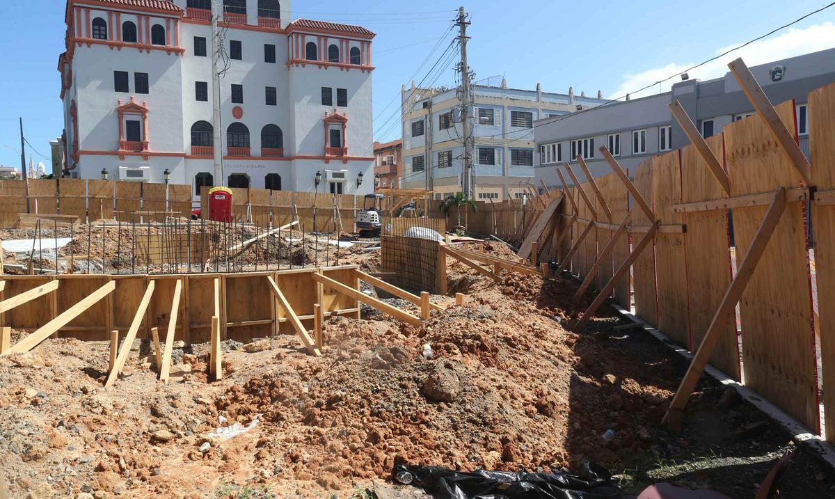 La Legislatura de Puerto Rico construye la Plaza de los Creyentes a un costo de $189,630