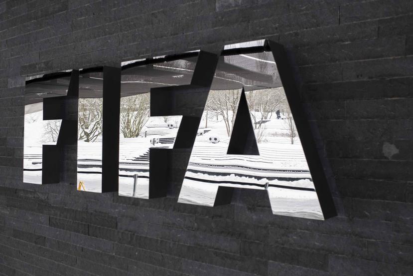 Aunque no se detallaron los casos, hay procesos penales abiertos contra los exdirectivos del ente rector del futbol mundial Joseph Blatter y Jerome Valcke. (EFE)