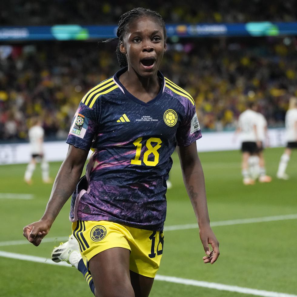 La colombiana Linda Caicedo celebra tras anotar el primer gol de su equipo en la victoria 2-1 ante Alemania en el Mundial femenino, el domingo 30 de julio de 2023, en Sídney. (AP Foto/Rick Rycroft)