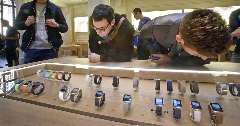 El Apple Watch ya está disponible en Estados Unidos y otros ocho mercados en todo el mundo: Alemania, Australia, Canadá, China, Francia, Hong Kong, Japón y Reino Unido. (AP)