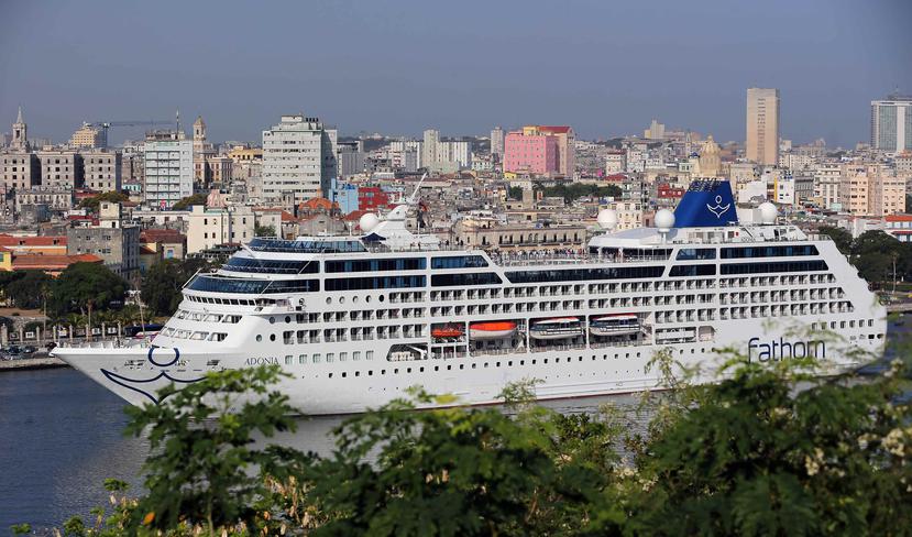 Hoy se cumplen tres años de la llegada del primer crucero estadounidense al puerto de La Habana en más de medio siglo. En la imagen, el barco que arribó a Cuba en 2016. (EFE)