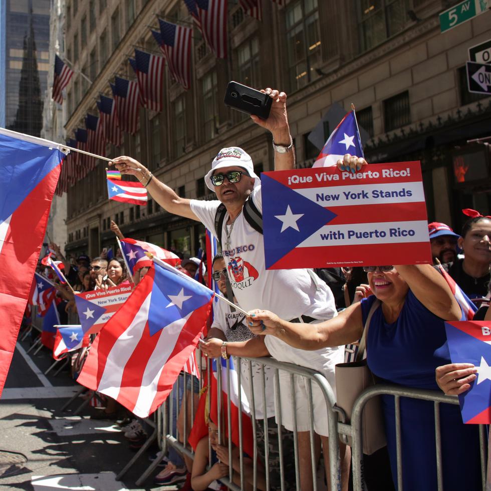 Miles de personas asisten al Desfile Nacional de Puerto Rico en la Quinta avenida de Nueva York (EE.UU.). EFE/ Kena Betancur/Archivo