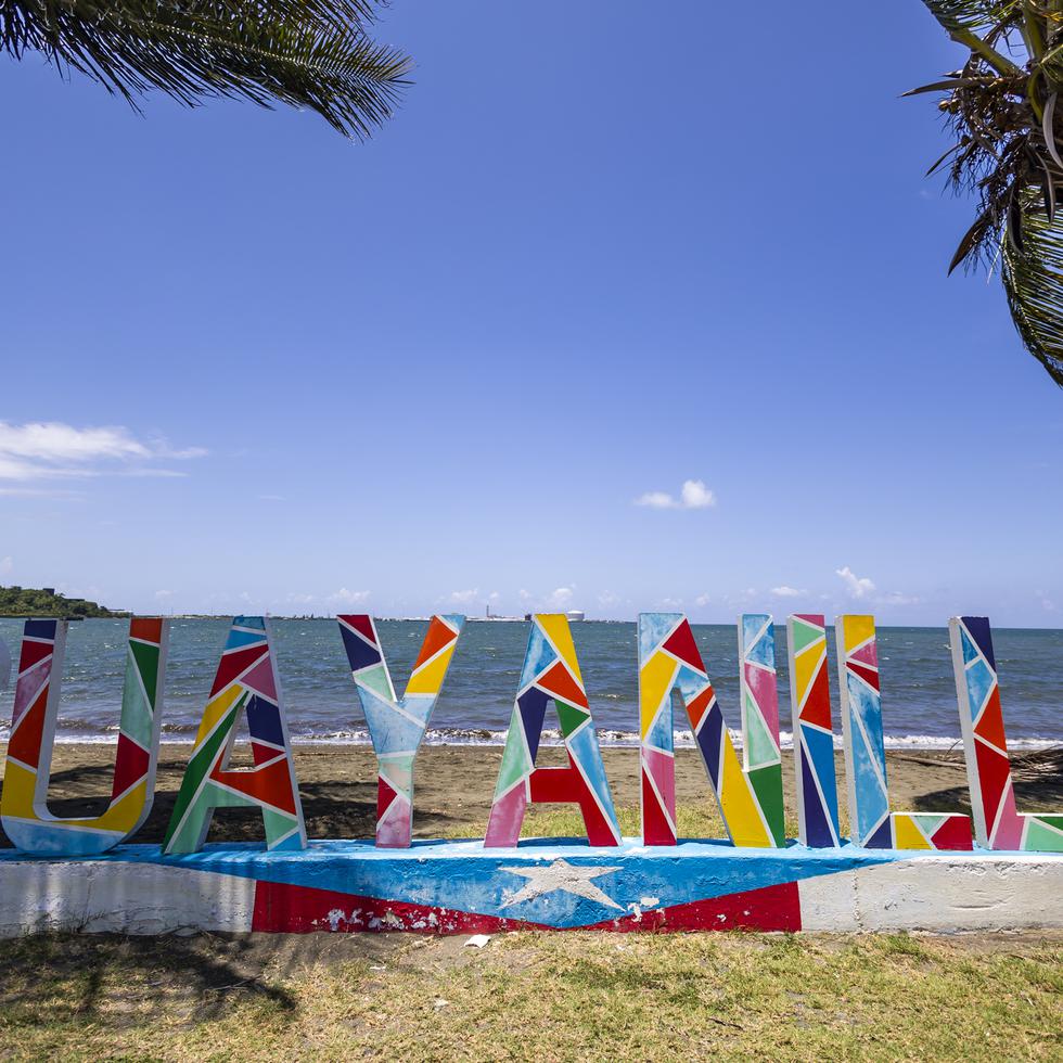 Letras de Guayanilla en el sector Playa. 