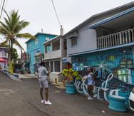 Discover Puerto Rico promociona a La Perla en su página web como el “barrio del Viejo San Juan que se hizo famoso por ‘Despacito’“, el megaéxito musical de Luis Fonsi y Daddy Yankee.