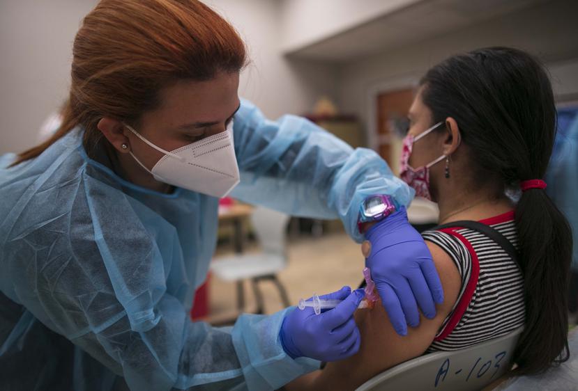 El 31.30% de la población apta en Puerto Rico tiene las vacunas contra el COVID-19 al día.