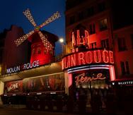 Moulin Rouge es conocido por ser la cuna del French Cancán: un cabaret encantadoramente enérgico y un espectáculo simbólico de la época de la Belle Epoque.