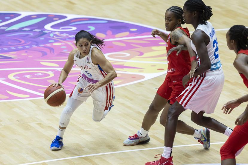 Pamela Rosado es la capitana de la Selección Nacional de baloncesto femenino.