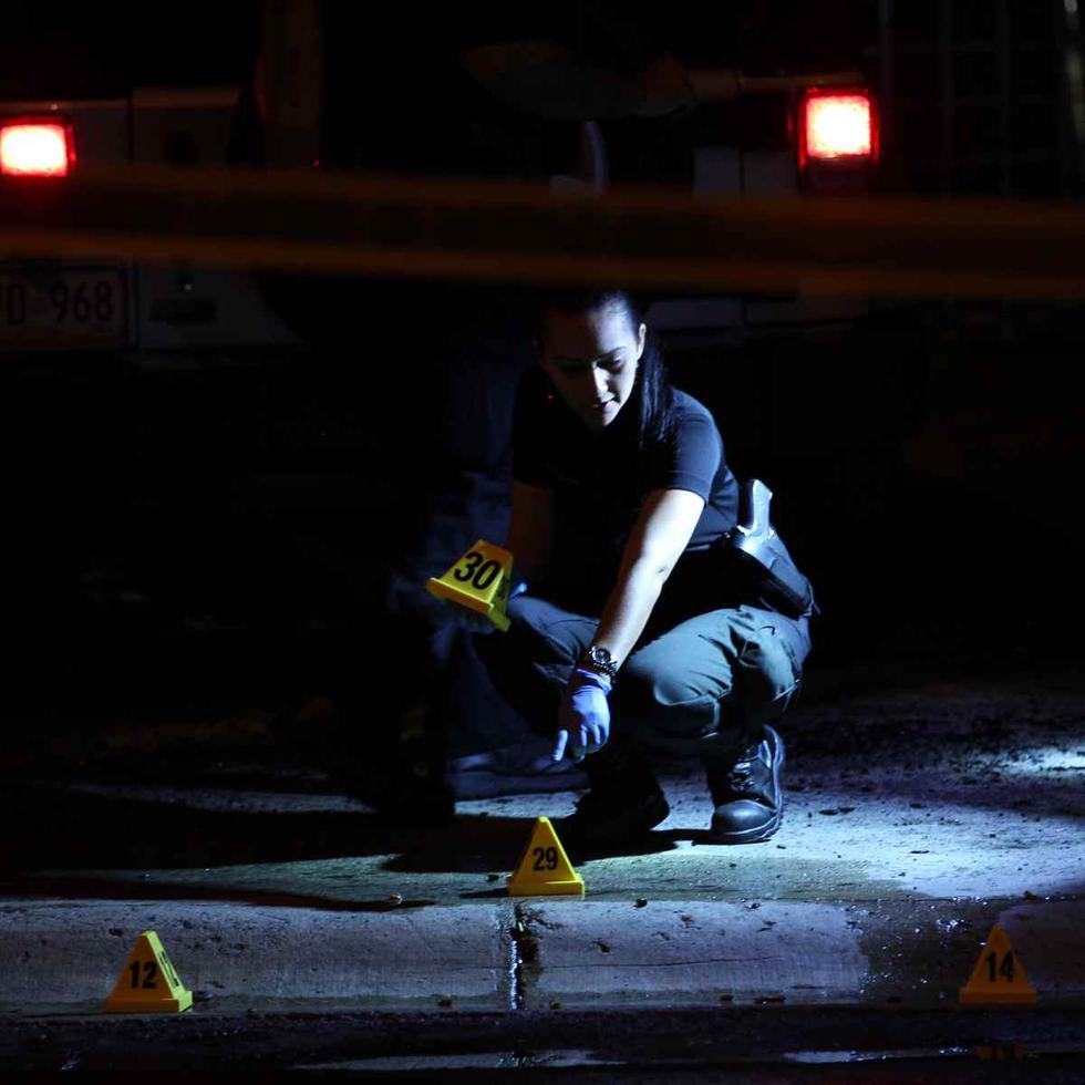 En la escena de los asesinatos en San Juan, la Policía ocupó casquillos de bala calibre .40 y calibre 7.62 x3. (Archivo / GFR Media)