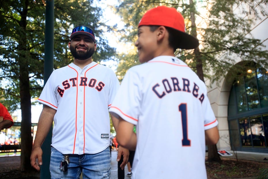 Julio Díaz y su hijo Anthony Díaz, de ascendencia mexicana hablaron con El Nuevo Día sobre Carlos Correa y los Astros.
Ramon "Tonito" Zayas / GFR Media