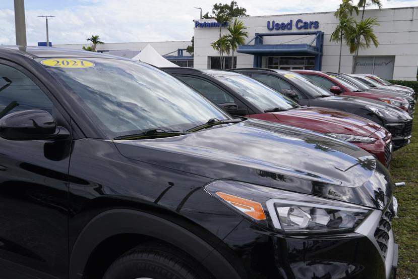 Automóviles en venta son vistos en un concesionario Potamkin Hyundai de vehículos usados el 1 de febrero del 2022 en Miami Lakes, Florida.