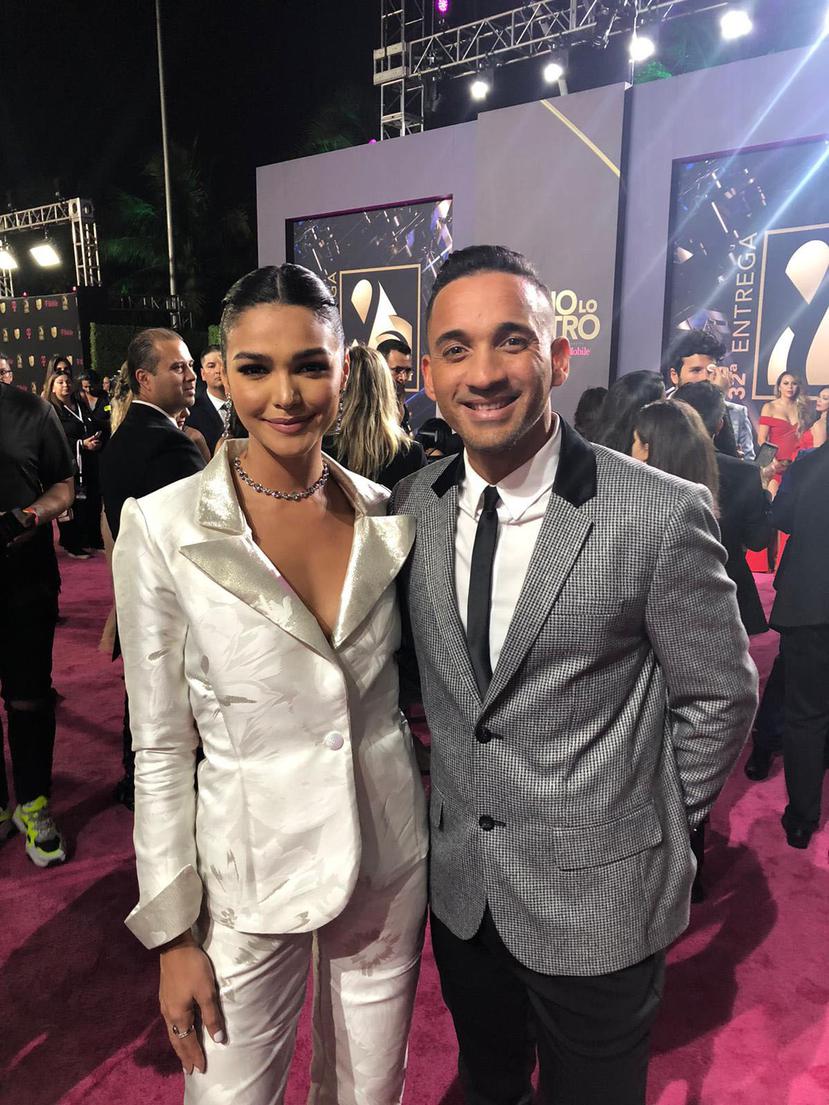 Kiara Liz Ortega y Juan Vélez desfilaron juntos en la alfombra magenta de Premios Lo Nuestro 2020. (suministrada)