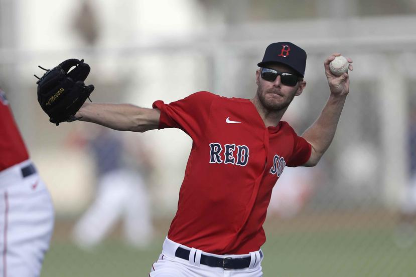 El lanzador de los Red Sox de Boston Chris Sale lanza en el campamento de entrenamiento. (AP/John Bazemore)