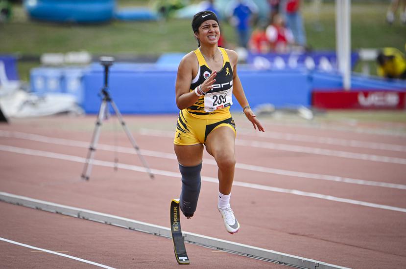 En la jornada del viernes en Ponce, Yaimilie Díaz corrió en el evento de los 200 metros lisos.