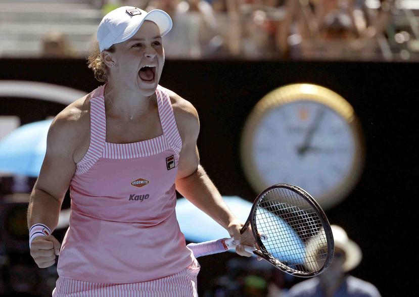 La australiana Ashleigh Barty celebra su victoria sobre Maria Sharapova. (AP)