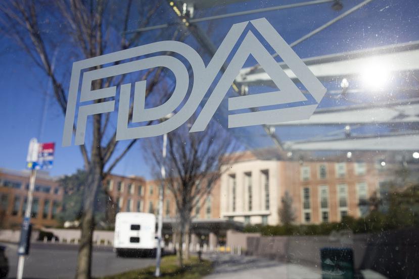 La FDA es responsable de proteger la salud pública garantizando la inocuidad, la eficacia y la seguridad de los medicamentos, humanos y veterinarios, los productos biológicos y los dispositivos médicos, según lo establece en su página.