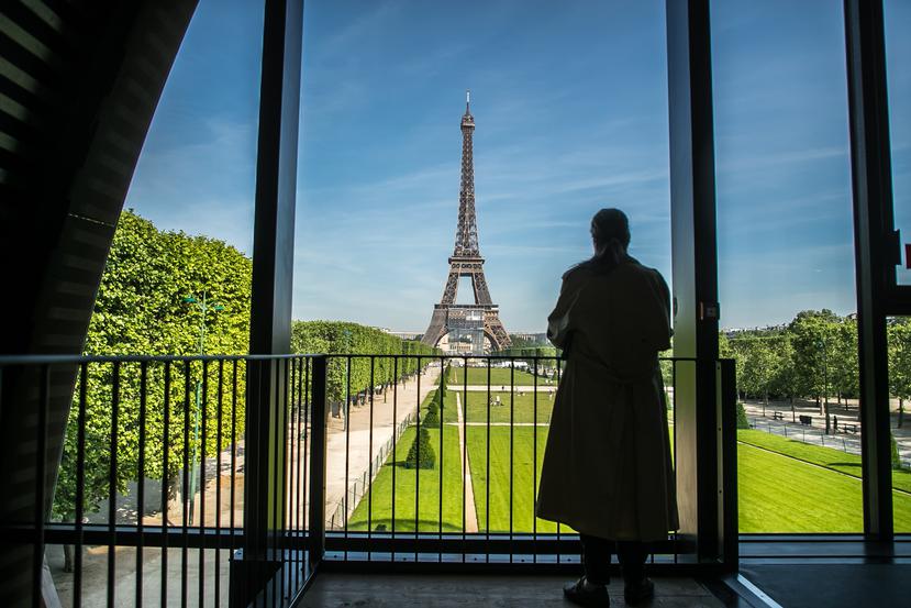La Torre Eiffel reabre al público tras nueve meses de cierre por la pandemia.