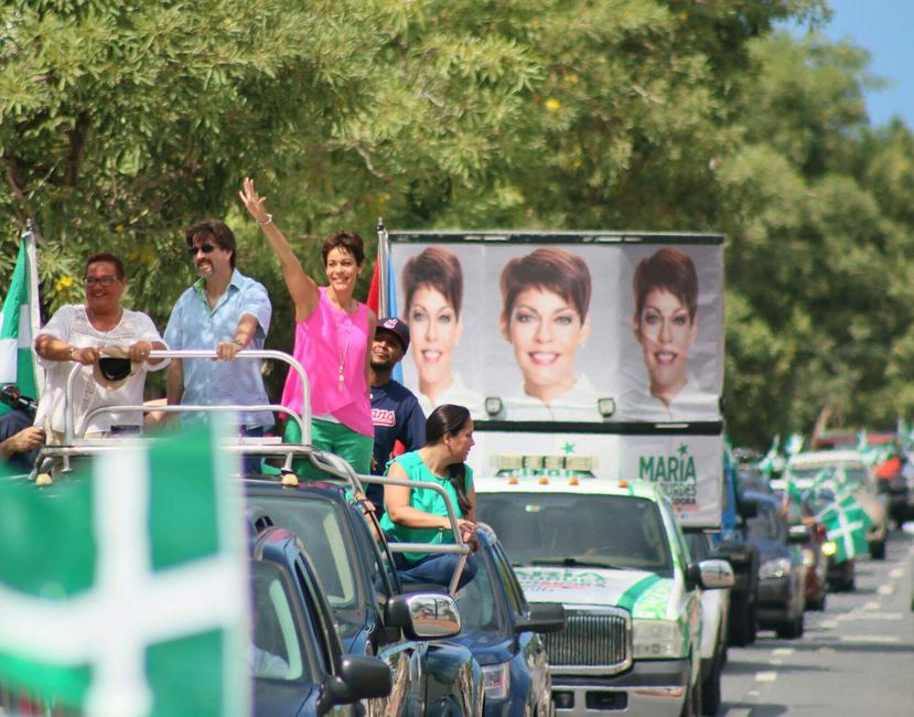 La candidata del PIP a la gobernación, María de Lourdes Santiago, recorrió ayer varias ciudades de la zona metropolitana en caravana. (Suministrada)