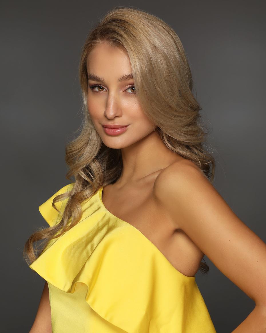 Miss World Eslovaquia 2021, Leona Novoberdaliu, de 24 años. Estudió Economía Política con Maestría en Desarrollo y Planificación de Infraestructura.