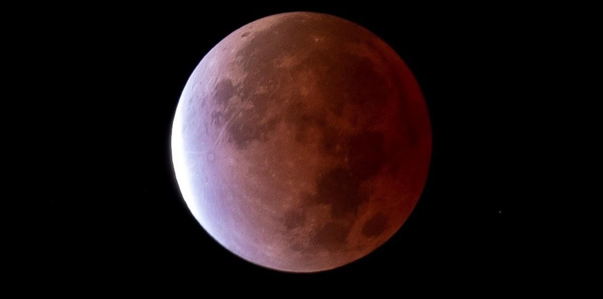 Es la primera vez en 100 años que ocurre un eclipse lunar tan extenso como el de este año 2021.