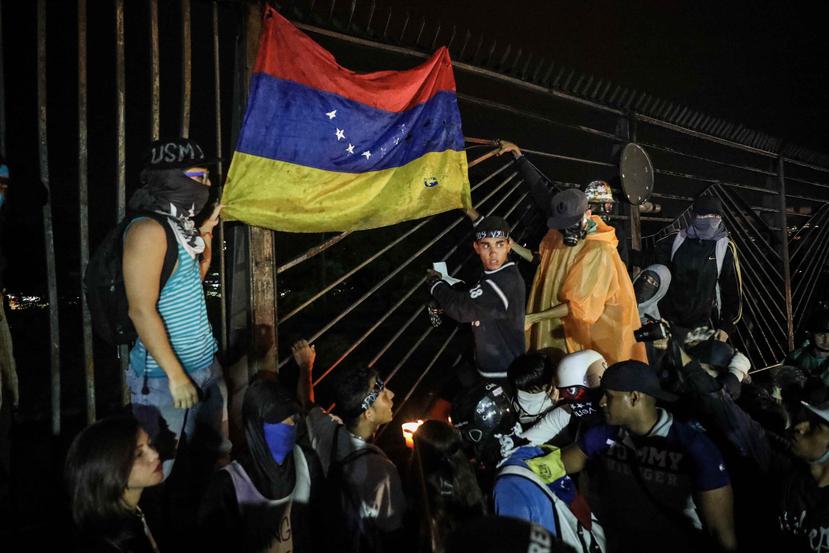 Los venezolanos se manifiestan en contra del gobierno de Nicolás Maduro. (EFE)