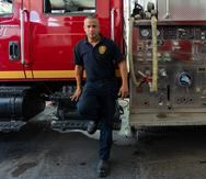 Víctor Cruz Rodríguez, quien está destacado como bombero en la Ponce Central, cuenta a El Nuevo Día su lucha diaria entre dos trabajos “para empatar la pelea”.
