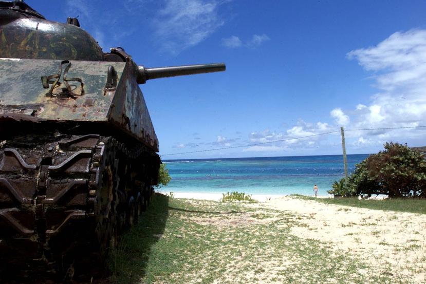 Un tanque de guerra en la playa Flamenco. (GFR Media/Archivo)