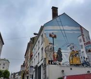 En la actualidad, más de 150 pinturas llenan de color los rincones más grises de Bruselas. (EFE)