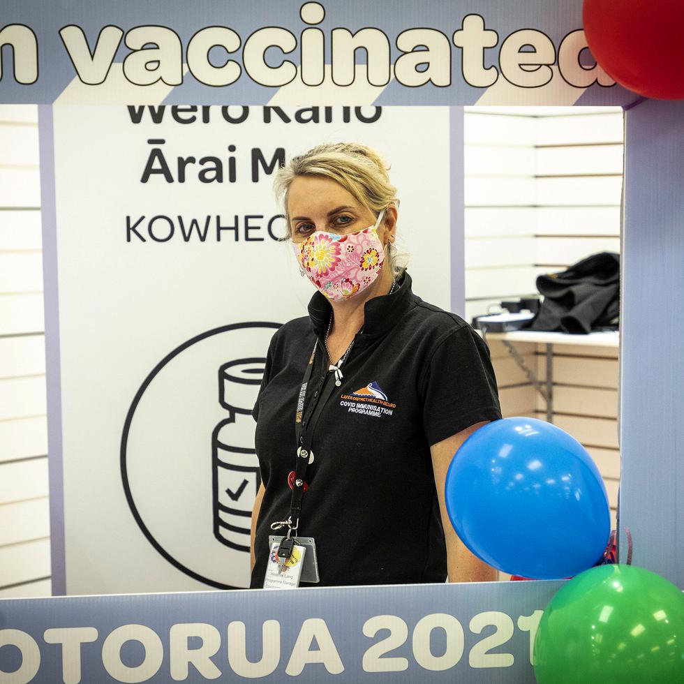 Los trabajadores de salud en Nueva Zelanda han administrado un número récord de vacunas cuando las autoridades realizan un festival dirigido a inocular a más personas contra el coronavirus.