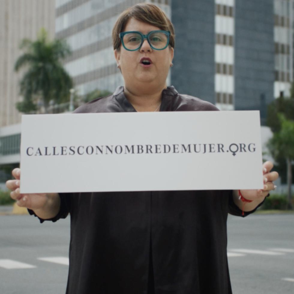 La página web www.callesconnombredemujer.org presenta la historia de varias mujeres destacadas.