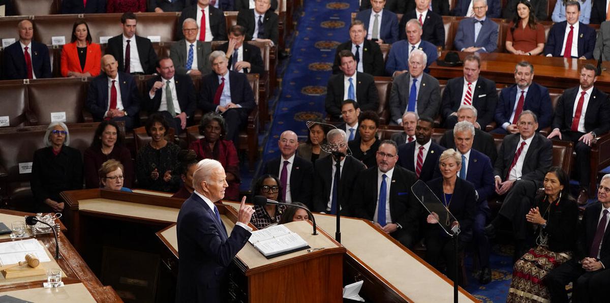 El presidente Joe Biden pronuncia su discurso del estado de la Unión ante una sesión conjunta del Congreso, en el Capitolio de Washington, el martes 7 de febrero de 2023. (AP Photo/J. Scott Applewhite)
