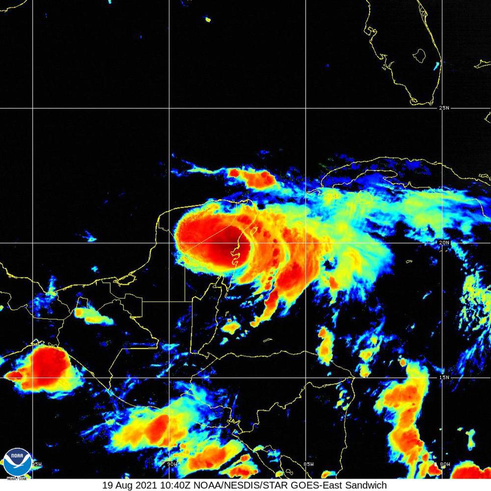 Imagen del satélite infrarrojo que muestra el huracán Grace sobre la Península de Yucatán, en México.
