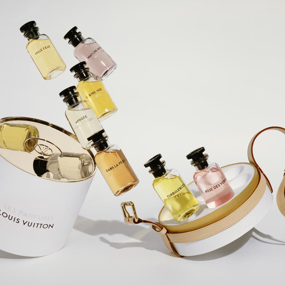El cofre que contiene la nueva colección de alta perfumería de Louis Vuitton, con frascos de tamaño ideal para ir de viaje, en honor a la tradición de la casa.