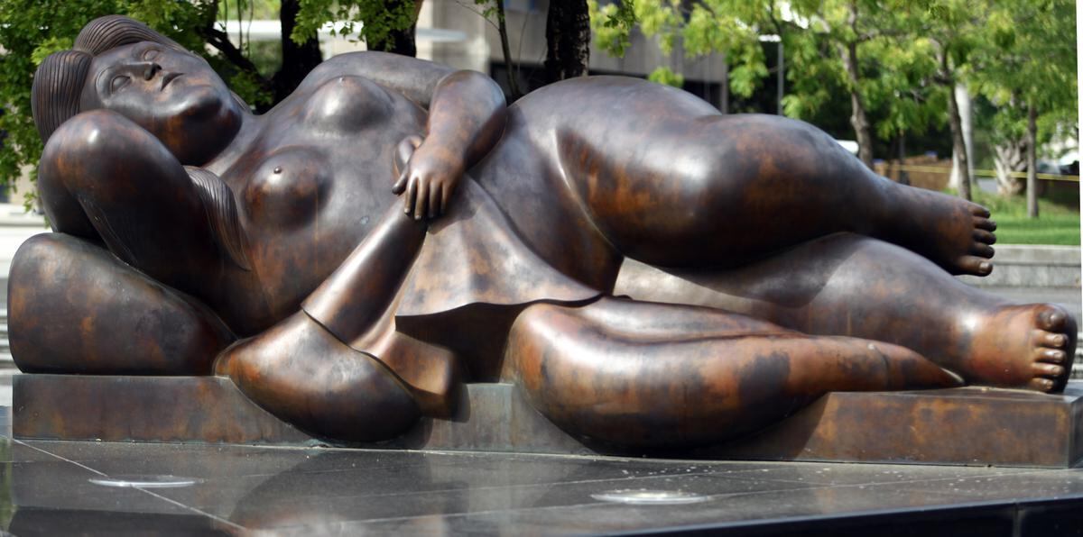 “Mujer reclinada” de Fernando Botero en la Plaza de la Cultura
en Minillas. 