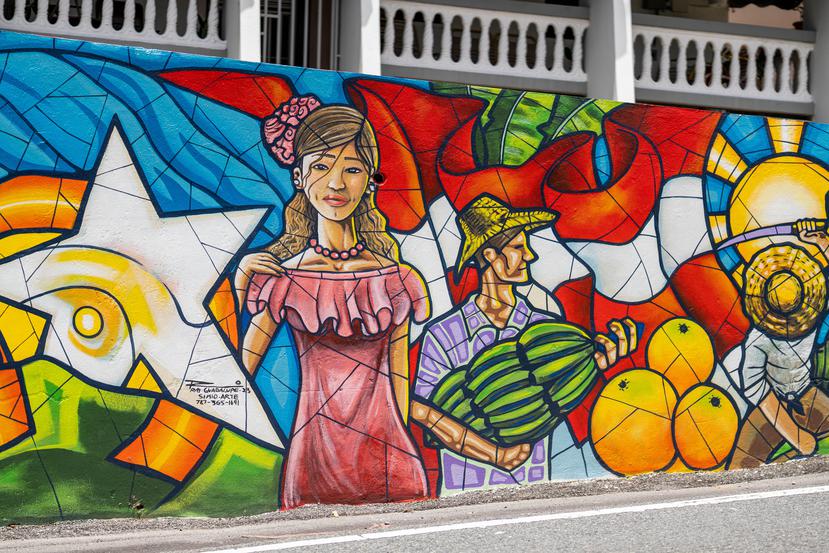 Raíces y Cultura mural by artist Raymond Guadalupe, located in Barrio Cerro Gordo. 