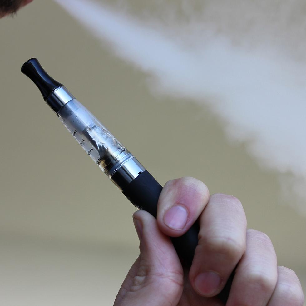 Los estudios sugieren que los productos que contienen tetrahidrocanabinol u otros aceites de cannabis pueden ser un factor importante en las enfermedades asociadas al uso del cigarrillo electrónico. (Lindsay Fox / Pixabay)