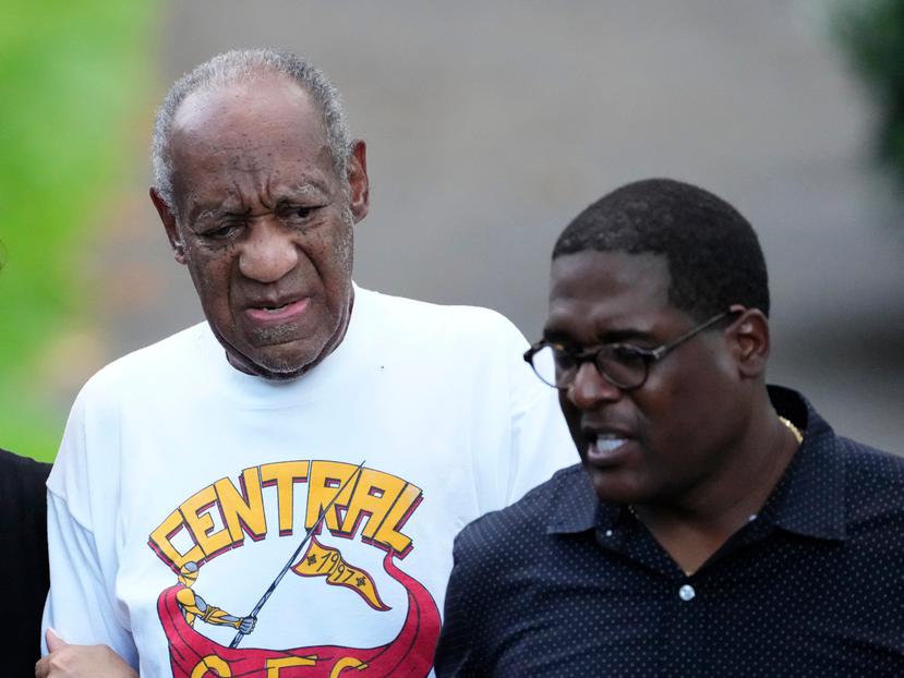 Andrew Wyatt, a la derecha, representante del comediante Bill Cosby, a la izquierda, reaccionó al próximo estreno de la serie documental  “We Need to Talk About Cosby”, que estrenará en Showtime el 30 de enero de 2022.