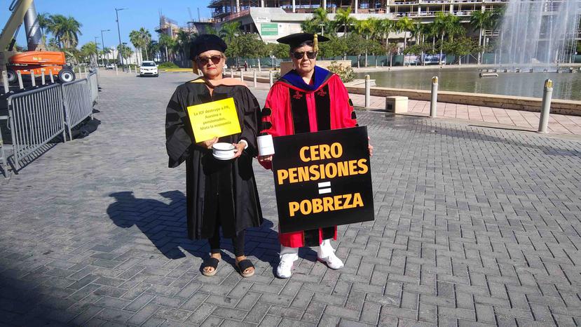 Nydia Chéverez y Norma Rodríguez, profesoras retiradas de la UPR.  (GFR Media)