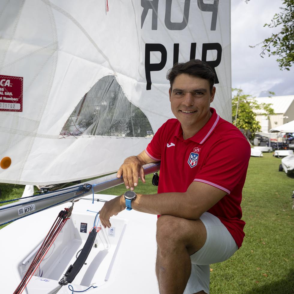 Pedro "Pedruco" Fernández está compitiendo en Santiago 2023 con el bote de la clase Ilca 7, antes conocida como Laser.