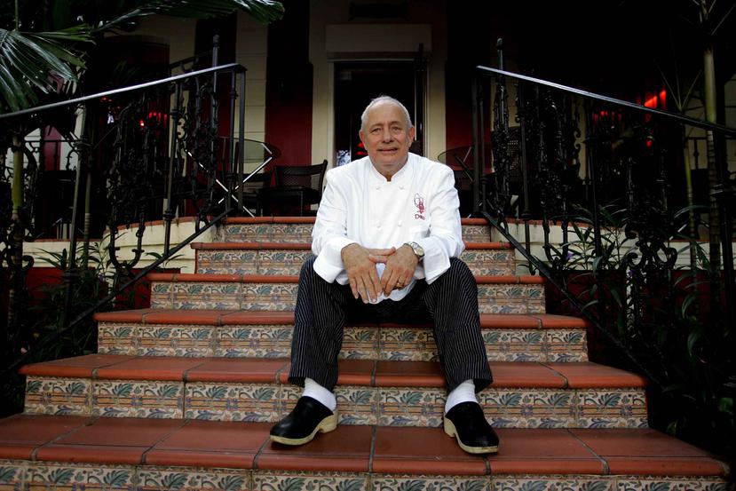 Alfredo Ayala en el exterior del restaurante Delirio al que hizo referencia don Paco Villón en su escrito. (GFR Media)
