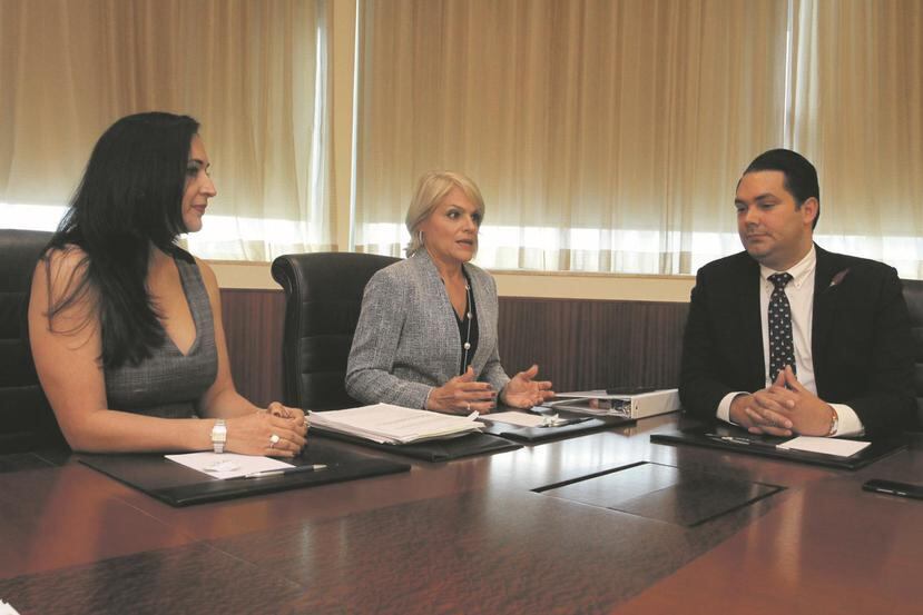Desde la izquierda: los abogados Sandra Negrón Monge, Anita Montaner Sevillano y Reinaldo Figueroa Matos, de la firma legal McConnell Valdés. (Suministrada)
