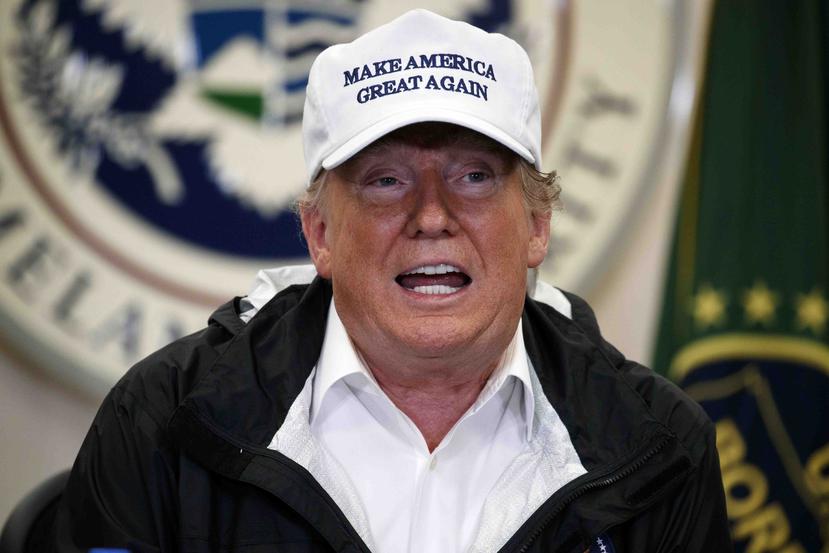 Donald Trump durante su visita a la frontera del sur. (AP)